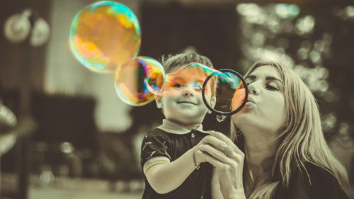 an image of mother with child blowing bubbles from the Memphis, TN Child Custody and Family Law Firm Rice Law
