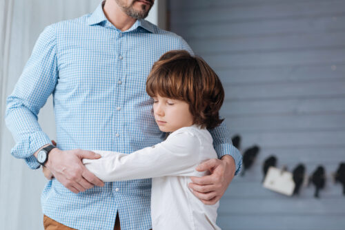 child hugging parent child custody child with eyes closed